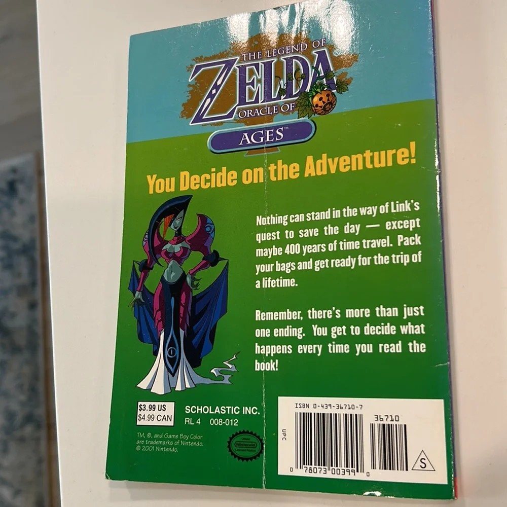 Book on Zelda game boy from 2001, some yellowing of pages and back cover crease.